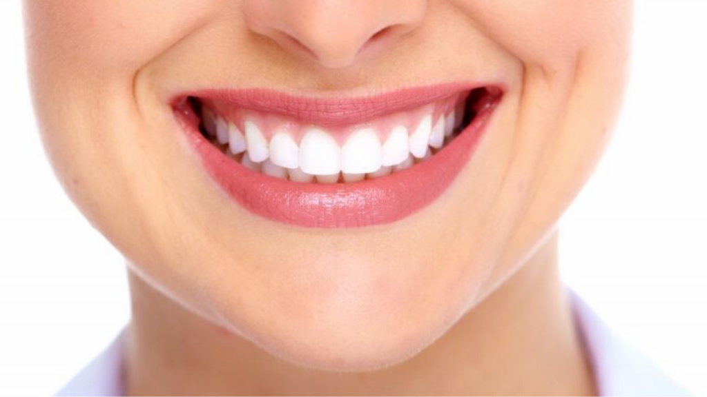 Sbiancare i denti con rimedi naturali